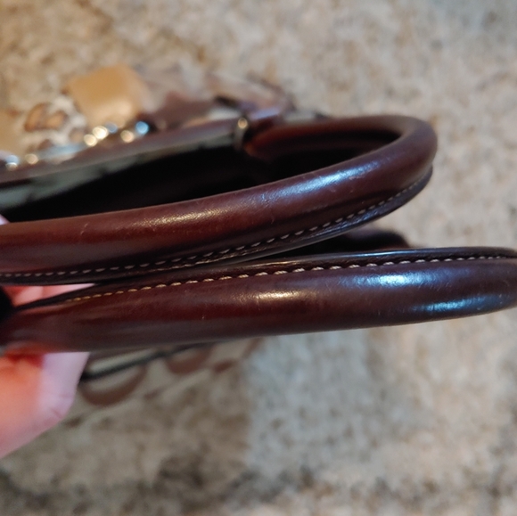 Coach Hamptons Signature Carryall Handbag F13072 - Picture 4 of 16